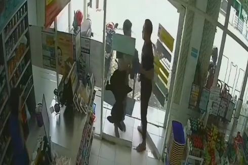 Viral, Video Karyawan Minimarket di Serang Banten Dianiaya Konsumen Gegara Anaknya Terbentur Pintu Kaca