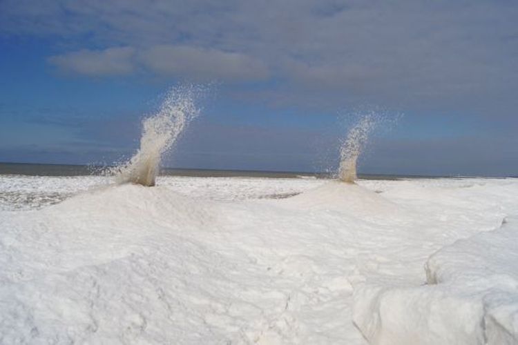 Langka, Gunung berapi es di Danau Michigan erupsi