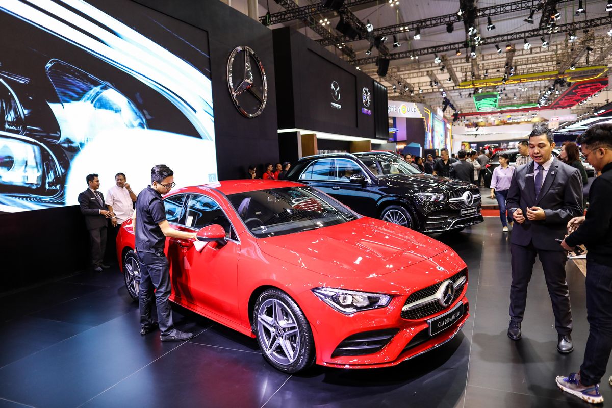 Suasana pameran Gaikindo Indonesia Internasional Auto Show (GIIAS) 2019 di Indonesia Convention Exebition (ICE) BSD, Serpong, Tangerang, Banten, Kamis (25/7/2019). GIIAS 2019 yang akan berlangsung 18 - 28 juli 2019 diikuti 20 merek kendaraan penumpang, 10 merek kendaraan komersil dan koroseri dan 12 merek sepeda motor.