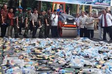 Di Jember, 4.500 Botol Miras Dimusnahkan 