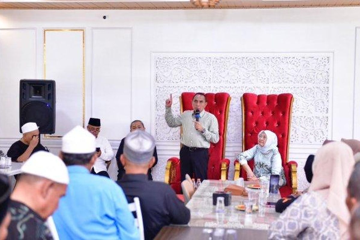 Calon gubernur Sumatera Utara nomor urut 2 Edy Rahmayadi saat menggelar pertemuan dengan pengurus PDI-P di Kabupaten Labuhanbatu Selatan, Sumut, Senin (30/9/2024). 
