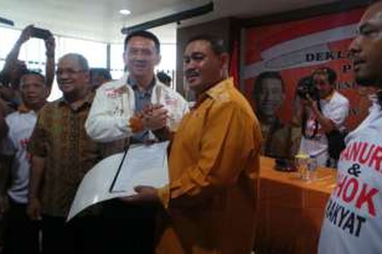 Bakal calon gubernur petahana Basuki Tjahaja Purnama bersama Ketua DPD
Hanura DKI Jakarta Mohamad 