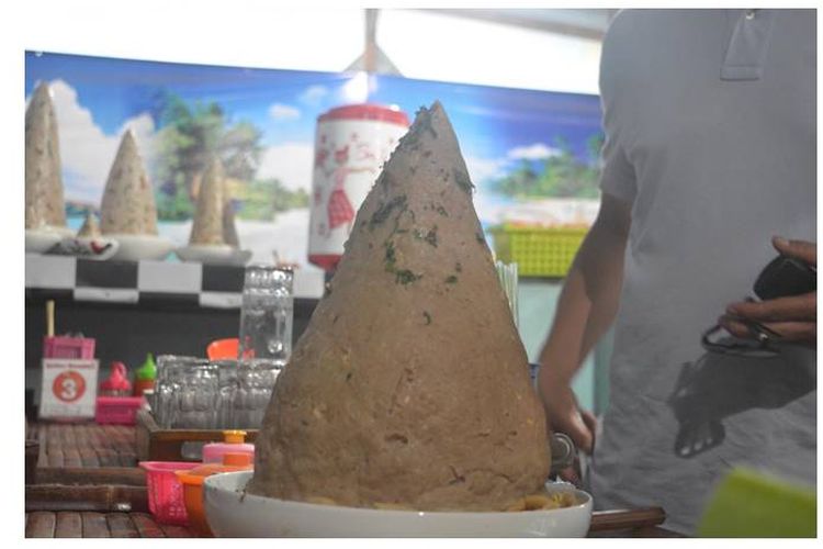 Bakso Tumpeng dari warung Lesehan Mbanyumili, Bantul, Yogyakarta.