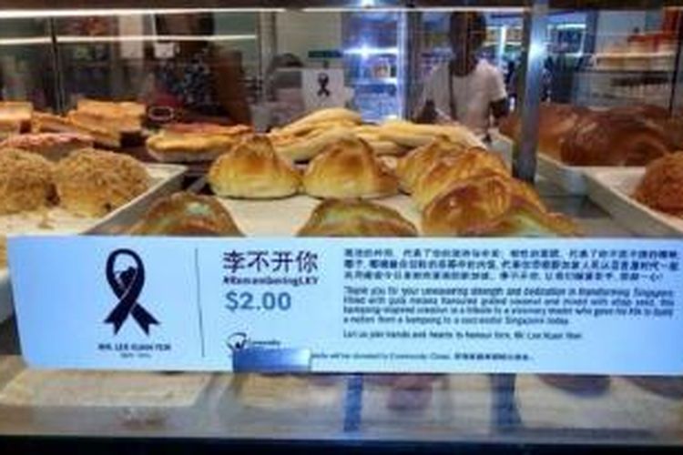 BreadTalk dikecam habis-habisan masyarakat Singapura setelah menjual roti yang dinamai Lee Kuan Yew. Warga Singapura menyebut BreadTalk memanfaatkan momen wafatnya Lee untuk mendongkrak penjualan. 