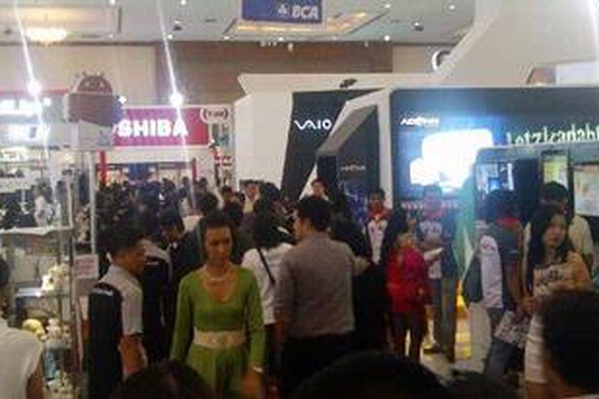 Mega Bazaar Computer 2012 di Jakarta Convention Center, Jakarta, 29 Februari - 4 Maret 2012. 