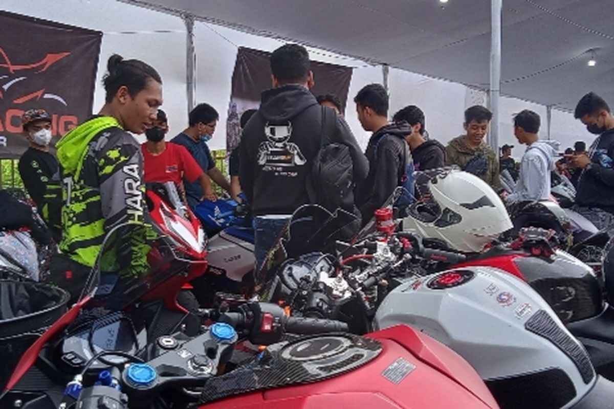 Tim Sunmori BMC Racing Bogor full team di Street Race BSD Tangerang, Sabtu (23/4/2022).