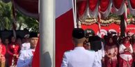 Bendera Terbalik Saat Upacara HUT ke-80 RI di Balai Kota Surabaya, Eri Cahyadi Beri Semangat