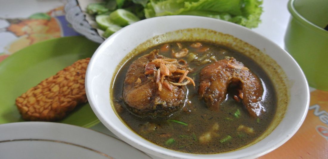 Ilustrasi sayur gabus pucung, kuliner khas Betawi.