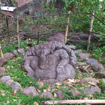 Tak terawat, sejumlah  arca yang diduga peninggalan jaman kerajaan Hindu di Dusun Genengan Desa Bangsri Kecamatan Ngariboyo Kabupaten Magetan Jawa Timur hilang