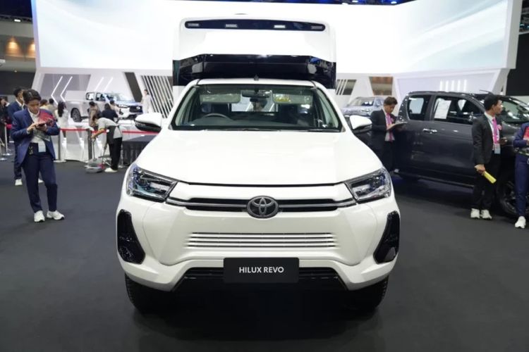 

Toyota Hilux Revo BEV songthaew