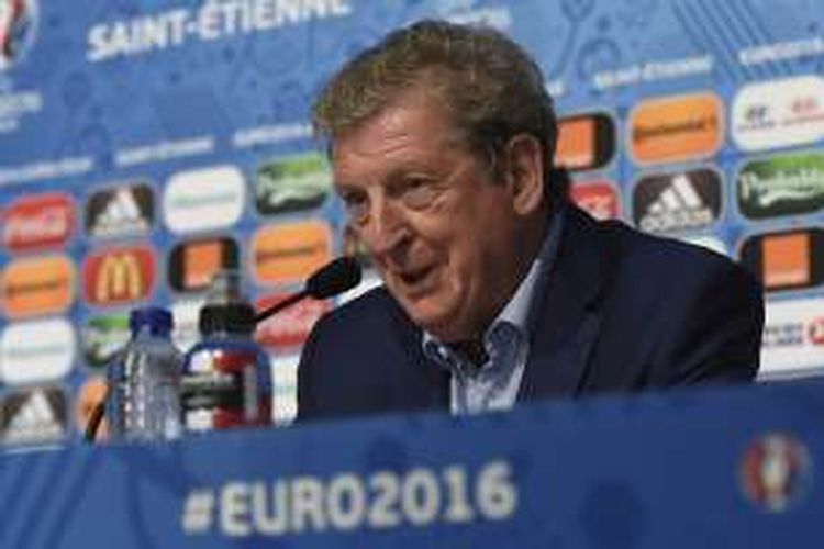 Pelatih tim nasional Inggris, Roy Hodgson, menghadiri sesi konferensi pers di Saint-Etienne, Perancis, pada Minggu (19/6/2016) waktu setempat.