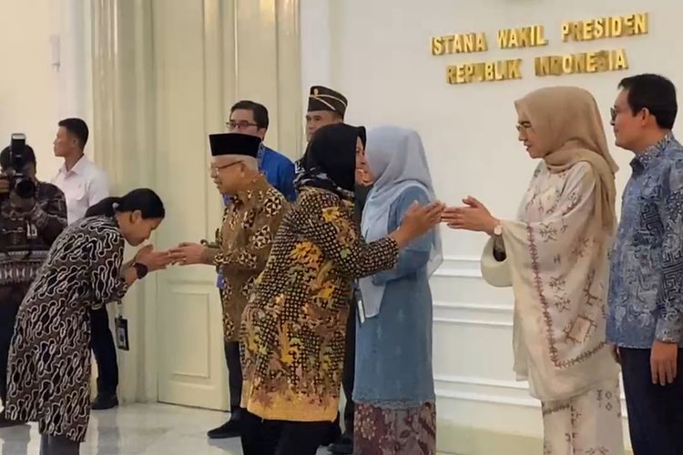 Wakil Presiden Ma'ruf Amin mengadakan halal bihalal dengan pegawai Sekretariat Wakil Presiden di Istana Wakil Presiden, Jakarta, Rabu (17/4/2024), selepas masa libur Hari Raya Idul Fitri 1445 H.