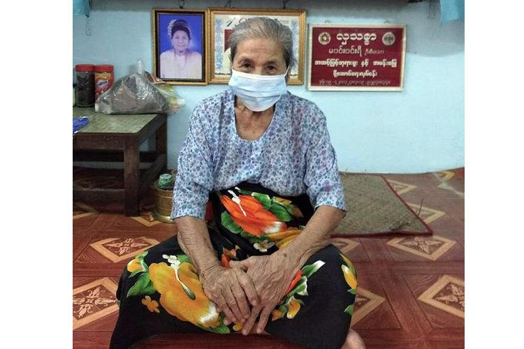 Nenek berusia 100 tahun bernama Thein Khin dari Myanmar telah berhasil sembu dari virus corona.