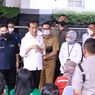 Menaker Ida Dampingi Presiden Jokowi Tinjau Penyaluran BSU di Bandung