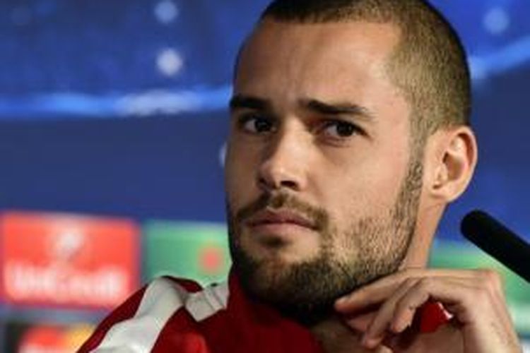 Gelandang Atletico Madrid, Mario Suarez. 