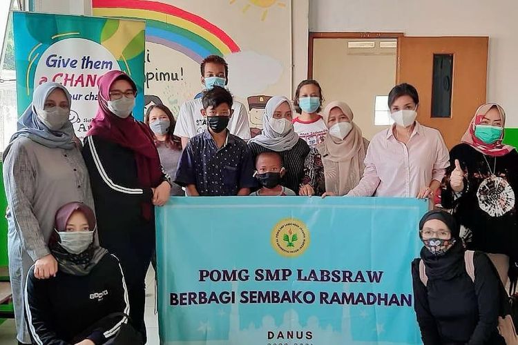 SMP Labschool Jakarta bersama POMG menggelar Gema Ramadhan 2021 lewat sejumlah kegiatan diadakan secara daring dan luring sebagai bagian dari pendidikan karakter siswa.
