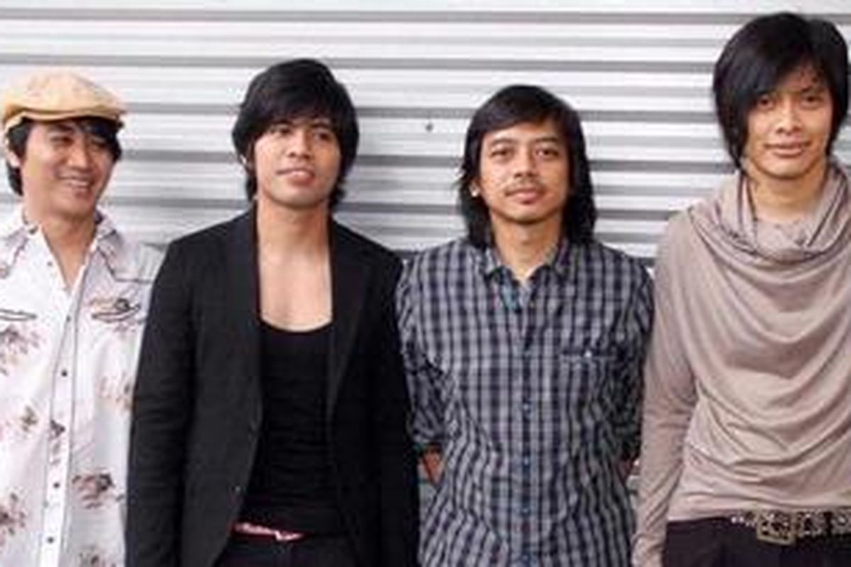 GIGI (dari kiri ke kanan): Thomas Ramdhan (bas), Gusti Erhandy (drum), I Dewa Gede Budjana (gitar), dan Armand Maulana (vokal)