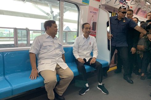 Jokowi Bertemu Prabowo di MRT, Pakai Sneaker Buatan Bandung