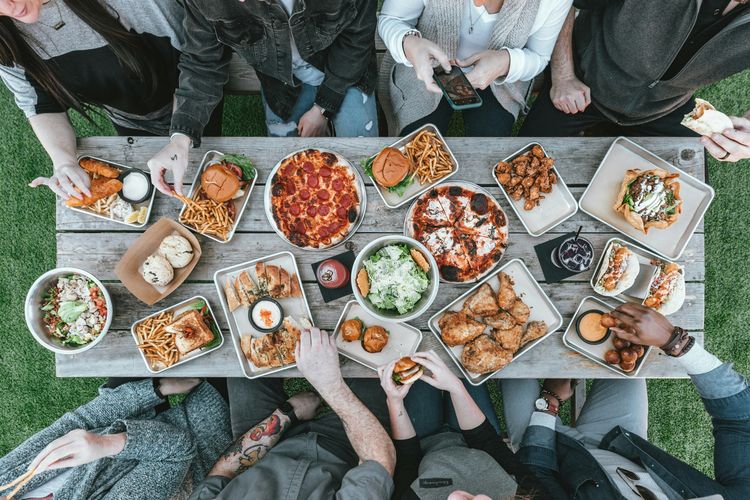 Alasan Makan Bersama Baik bagi Kesehatan Fisik dan Mental