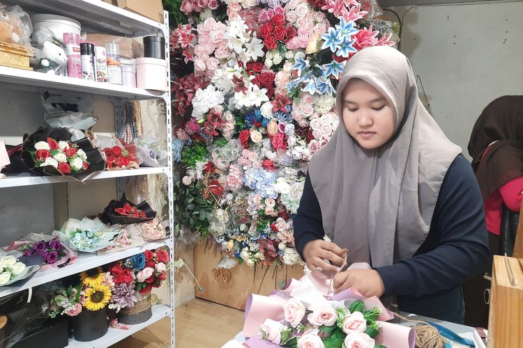 Penjualan Naik 70 Persen, Hallo Buket Pati Kebanjiran Pesanan di Musim Wisuda
