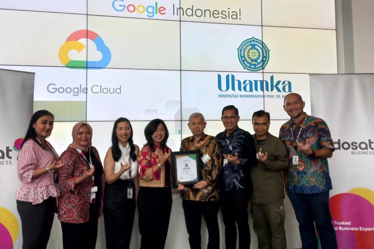 Uhamka meraih piagam penghargaan sebagai kampus pelopor dalam penerapan Cloud Computing for Higher Education di Kantor Google Indonesia pada Selasa (15/11/2022).
