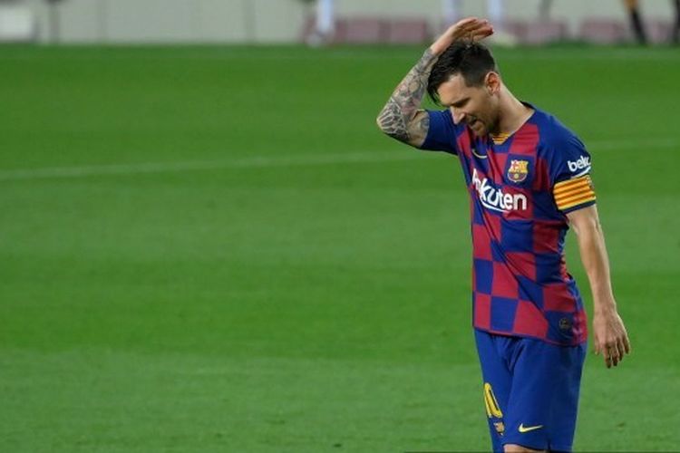Ekspresi Lionel Messi dalam laga Barcelona vs Osasuna dalam pentas Liga Spanyol pekan ke-37 di Camp Nou, Jumat (17/7/2020).