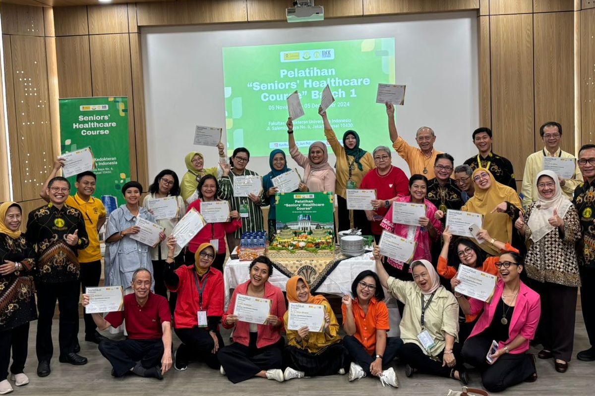 Pelatihan angkatan pertama Seniors? Health Care Course yang diadakan ILUNI-FKUI bekerja sama dengan Fakultas Kedokteran UI dan Pusat Pengembangan Kesehatan Indonesia.