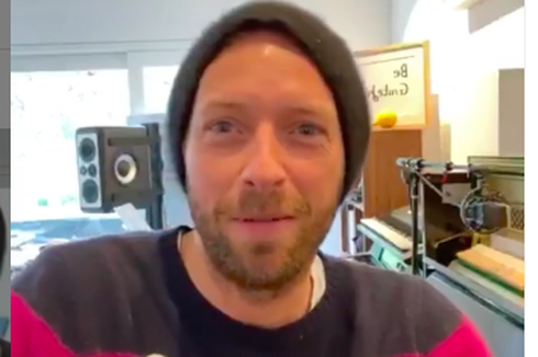 Vokalis Coldplay, Chris Martin, Temani Penggemar Lewat Siaran Live dari Rumah