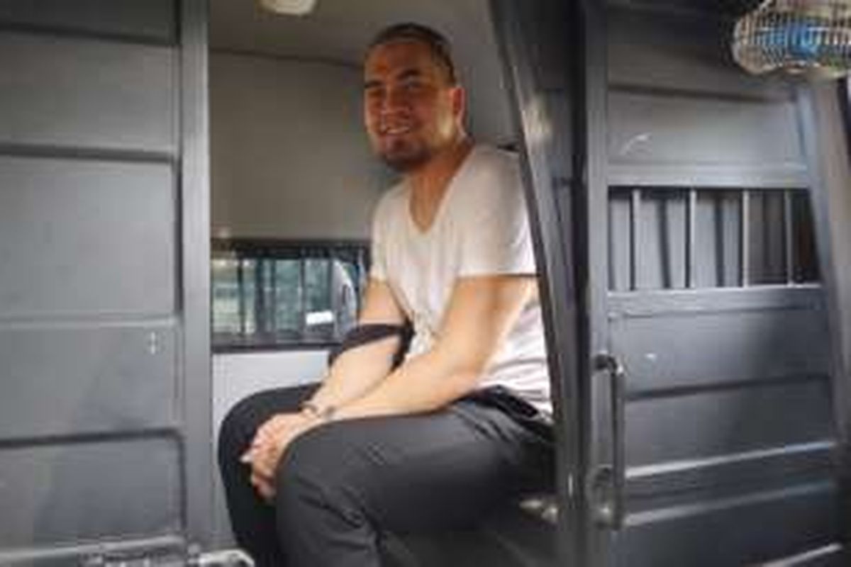 Saipul Jamil di dalam mobil tahanan Pengadilan Negeri Jakarta Utara, Senin (6/6/2016).