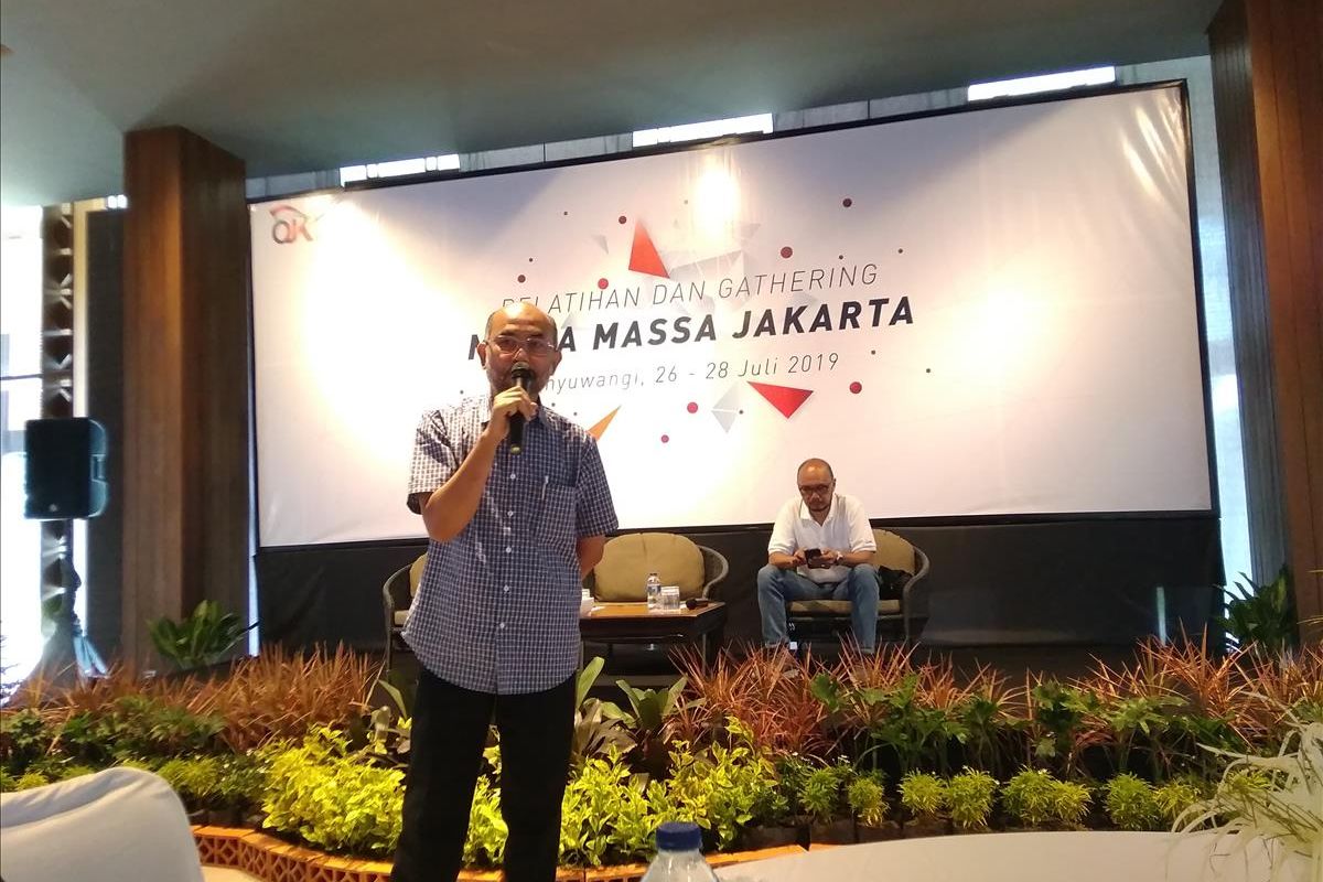 Direktur Lembaga Keuangan Mikro, Suparlan saat memaparkan perkembangan Bank  Wakaf Syariah dalam media gathering di Banyuwangi, Sabtu (27/7/2019).