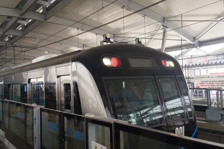 Kereta MRT saat diuji coba di Depo Lebak Bulus, Jakarta Selatan, Selasa (28/8/2018).