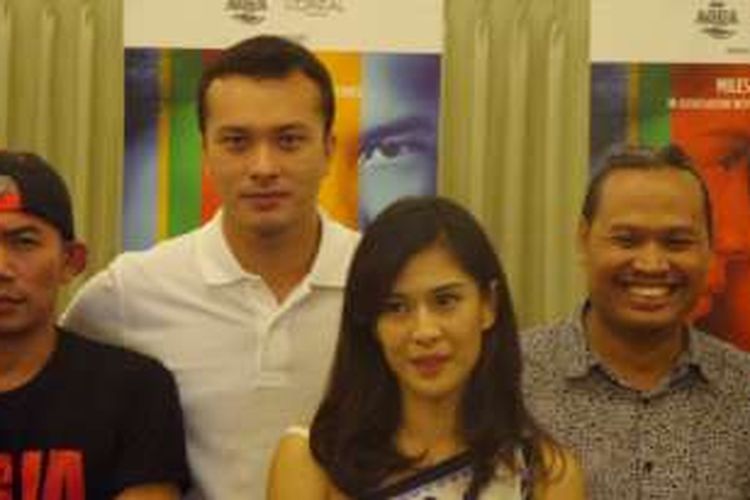 Dian Sastro dan Nicholas Saputra usai konferensi pers film AADC? 2 di Greenhost Boutique Hotel, Yogyakarta, Jumat (22/4/2016).