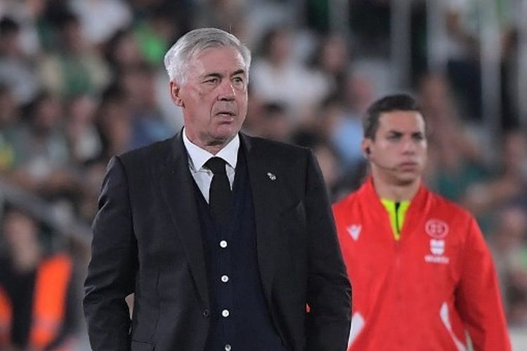 Pelatih Real Madrid Carlo Ancelotti mendampingi anak-anak asuhnya pada laga tandang kontra Elche yang berlangsung di Stadion Manuel Martinez Valero, Kamis (20/10/2022) dini hari WIB. Terkini, Carlo Ancelotti gagal membawa timnya menang saat derbi Madrid melawan Atletico pada Minggu (26/2/2023) dini hari WIB karena laga berakhir imbang 1-1.