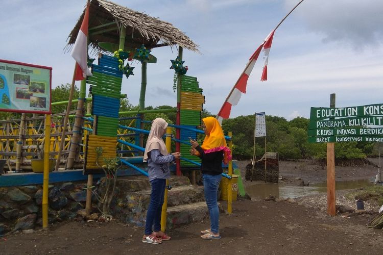 Hutan Mangrove di Teluk Panggang Muncar Banyuwangi, Jawa Timur.