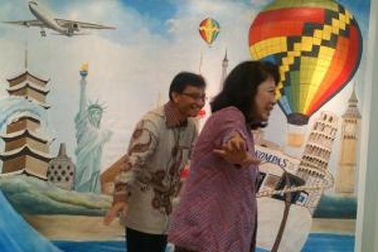 Menteri Pariwisata dan Ekonomi Kreatif Mari Elka Pangestu, dan CEO Kompas Gramedia Agung Adiprasetyo usai membuka Kompas Travel Fair 2014 di Jakarta Convetion Center, Jumat (26/9/2014). KTF berlangsung hingga Minggu (28/9/2014).