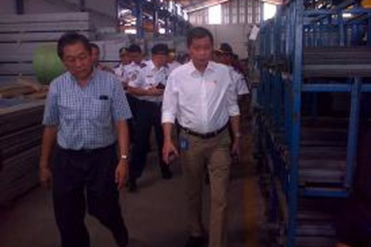 Menteri Perhubungan Ignasius Jonan, Rabu (21/7/2015) siang, mengunjungi perusahaan perakitan otobus Laksana, di Jalan Semarang Solo Km 24.5 Babadan, Ungaran, Jawa Tengah.