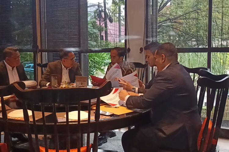 Jokowi Turun Gunung Urus Kasus Ijazah Palsu, Bidik 4 Orang untuk Dilaporkan