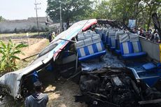 Kecelakaan Maut 2 Bus di Ngawi: Atap Sugeng Rahayu Sampai Terlepas, Bodi Depan Eka Ringsek