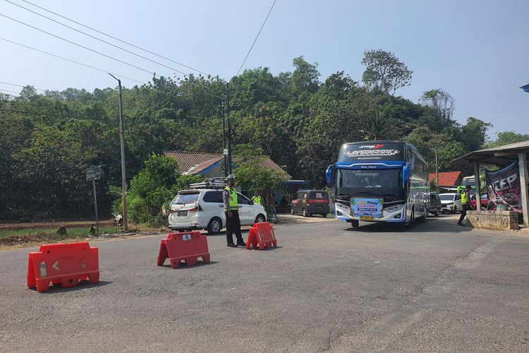Pantai Drini Gunungkidul Diserbu Wisatawan, Antrean Kendaraan Mengular hingga 1 Kilometer