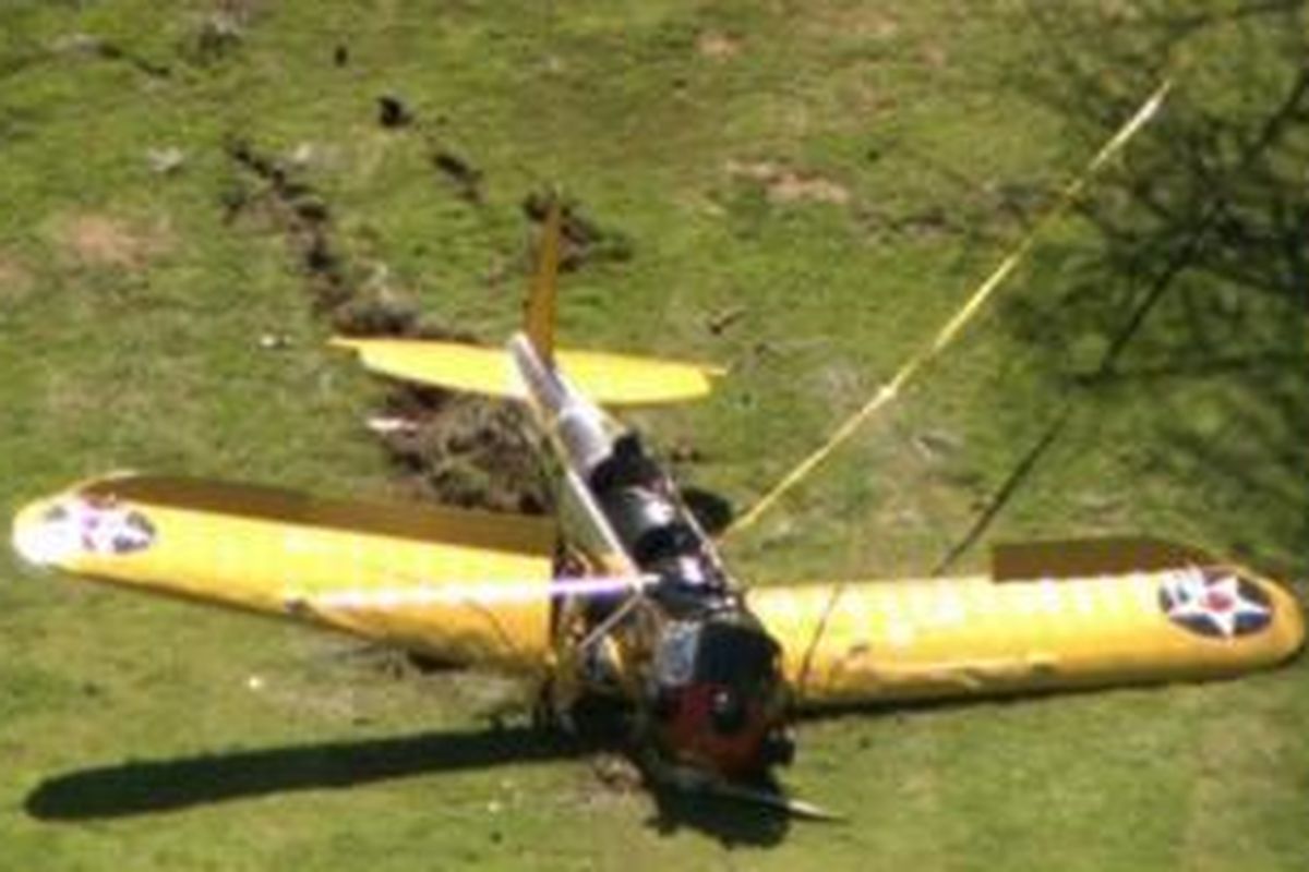 Harrison Ford mengalami kecelakaan setelah pesawat antik berjenis Ryan PT-22 Recruit yang diterbangkannya jatuh di lapangan golf dekat Bandara Santa Monica, Los Angeles, AS, Kamis (5/3/2015) waktu setempat.