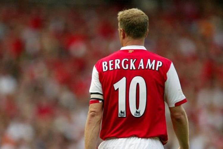 Denis Bergkamp saat masih berseragam Arsenal. 
