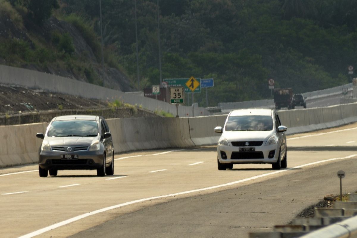 Suasana di Kilometer 35 ruas tol Bawen-Salatiga pada hari pertama fungsional, Minggu (18/6/2017) siang.