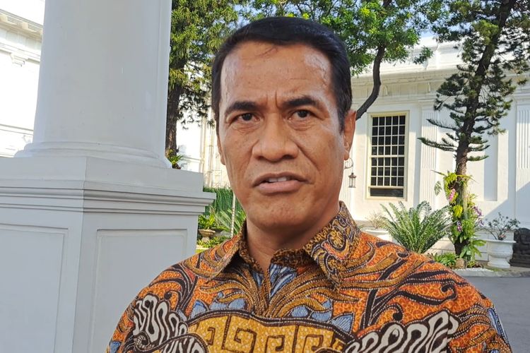 Mantan Menteri Pertanian Andi Amran Sulaiman memberi pernyataan kepada pers seusai bertemu Presiden Joko Widodo di Kompleks Istana Kepresidenan, Jakarta, Jumat (15/9/2023).