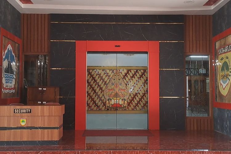 Sejumlah Ruangan di Gedung Menara Wijaya Setda Sukoharjo Disegel usai OTT KPK Bupati Etik Suryani