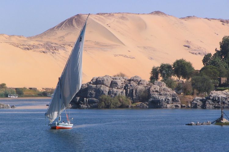 Ilustrasi wisata di Aswan, Mesir