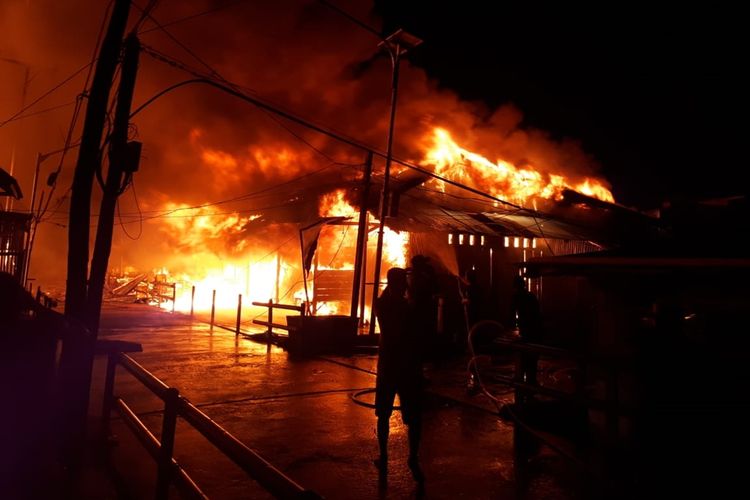 Ratusan bangunan yang terbakar di Kota Agtas, Kabupaten Asmat, Papua, Selasa (17/9/2019)