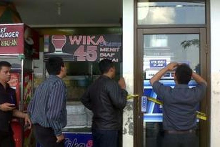 Mesin ATM BCA di Jalan Kelud Raya, Sampangan, Gajahmungkur, menjadi lokasi percobaan pembobolan oleh seorang pria, Selasa (1/4/2014) dini hari pukul 05.30. 