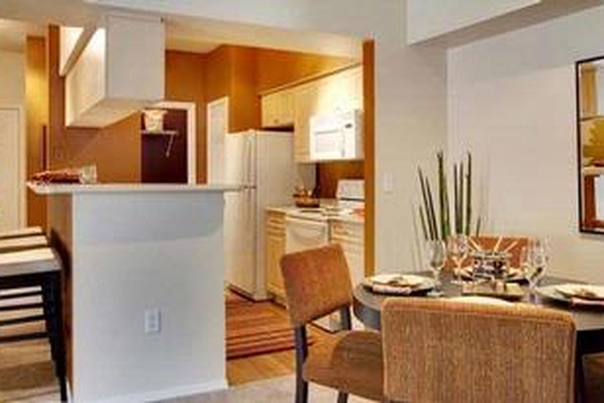 Pertimbangkan aspek fleksibilitas kala merancang fungsi ruang. Terapkan konsep ruang bersama atau multifungsi untuk memenuhi fleksibilitas ruang tersebut.