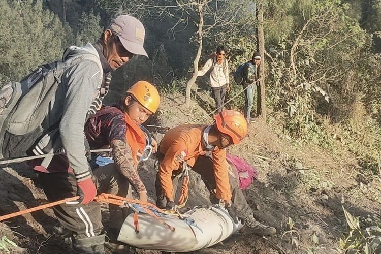 Usai Pendaki Ilegal Terjatuh ke Jurang, Pengawasan Gunung Semeru Diperketat