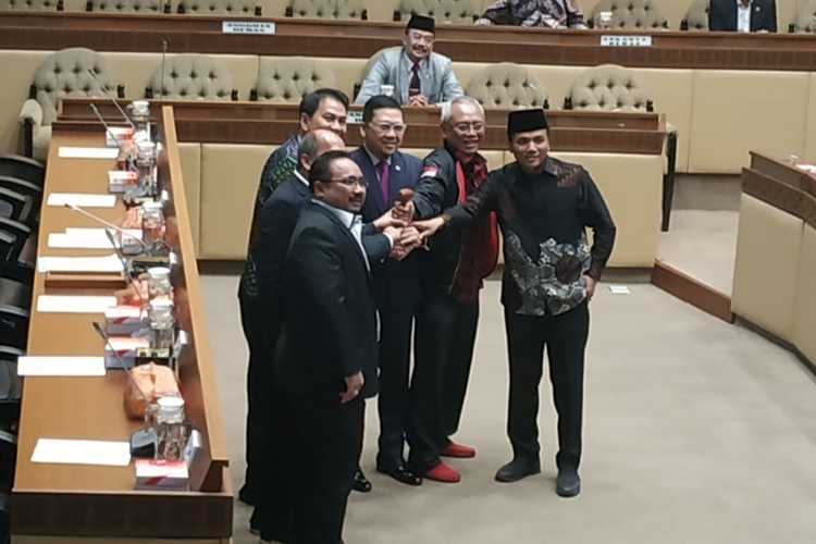 Penetapan Ketua dan Wakil Ketua Komisi II DPR di Kompleks Parlemen, Senayan, Jakarta, Kamis (31/10/2019).